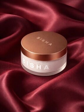 New Sealed in Box - Bisha The Essential Setting Powder Translucent - MSRP $40